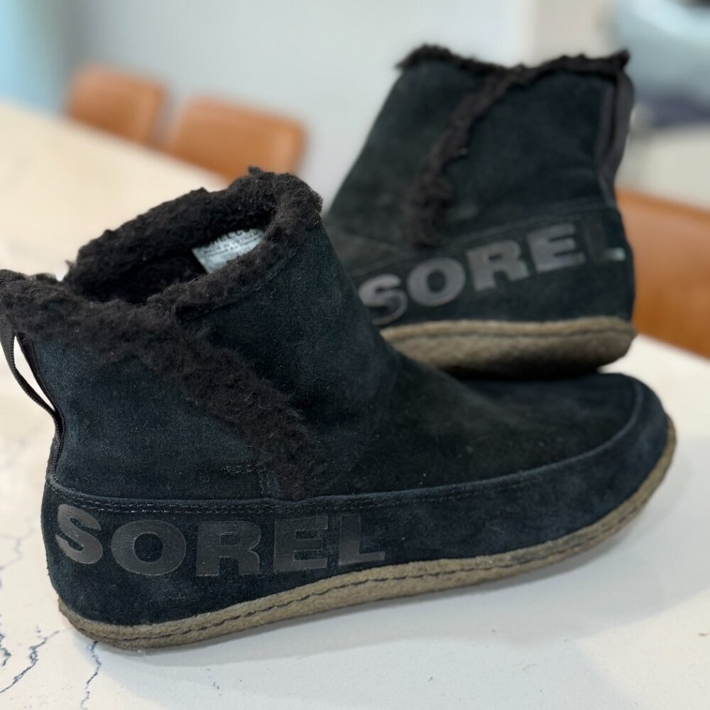 Sorel Nakiska Pull-On Black Ankle Bootie | Style NL3389-011 | Women's Size 9 - Picture 4 of 6